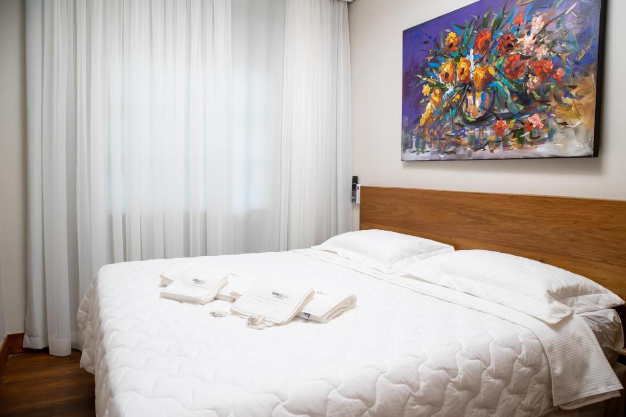 Espaco 250 - Apto Mobiliado, 3 Quartos, Sendo Uma Suite, Banheiro Social, Cozinha Completa, Sala De Estar, Ar Condicionado, Tv E Internet Тирадентис Экстерьер фото