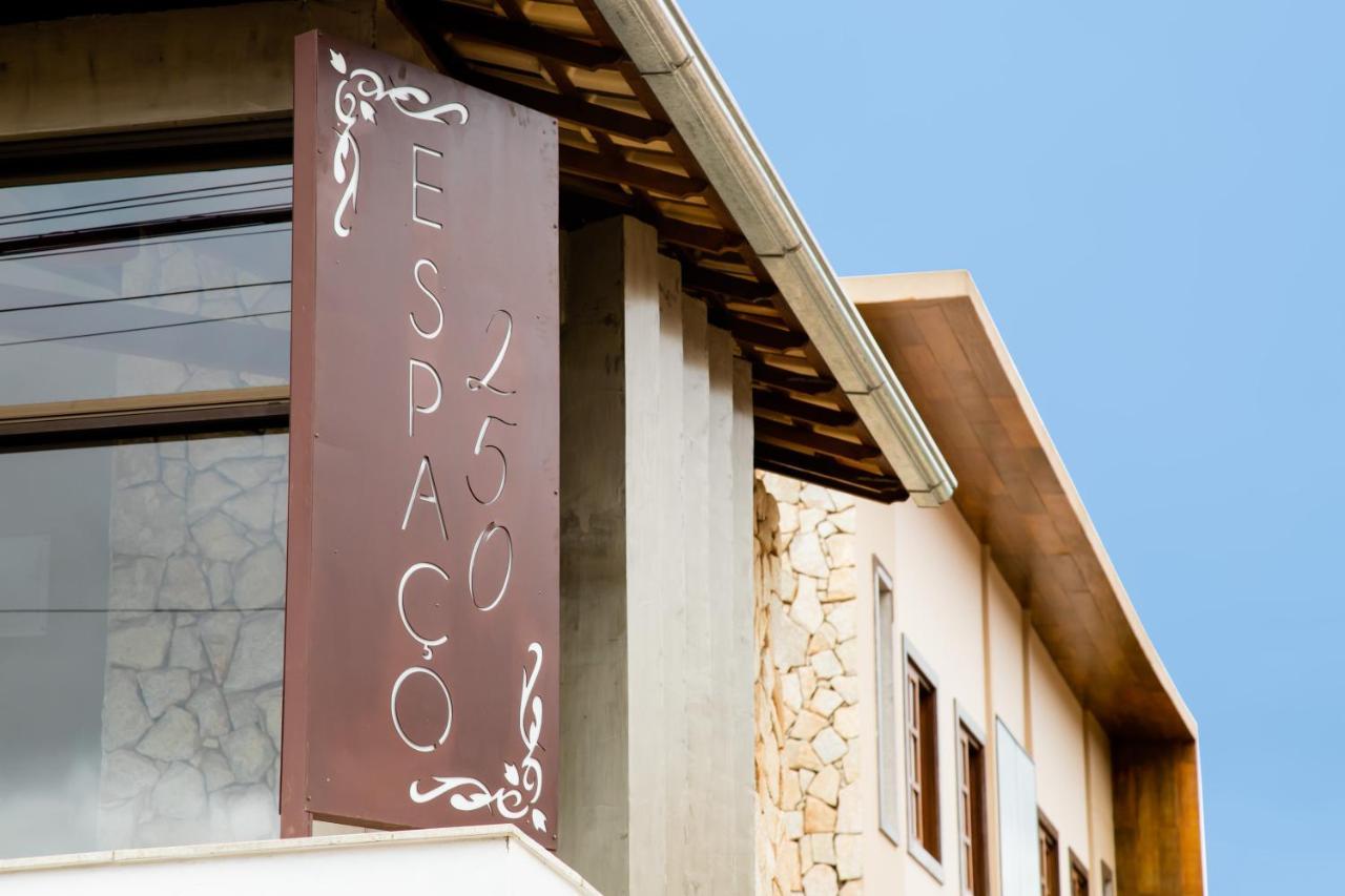 Espaco 250 - Apto Mobiliado, 3 Quartos, Sendo Uma Suite, Banheiro Social, Cozinha Completa, Sala De Estar, Ar Condicionado, Tv E Internet Тирадентис Экстерьер фото